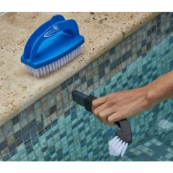 Brosse Multi-fonction Kerlis -Equipements De Piscine 14040 action 2