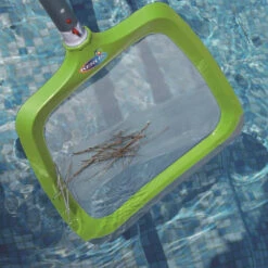 Epuisette De Surface Kerlis Premium XP -Equipements De Piscine 14078 epuisette ambiance min