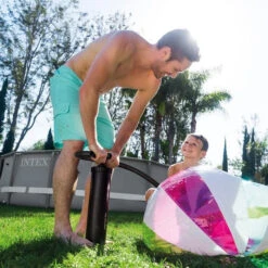 Gonfleur à Main Double Action Intex 3,3L -Equipements De Piscine 68615 gonfleur double action 1 min