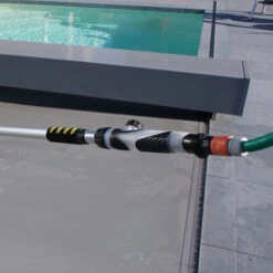 Balai Hydro Jet Xpro Pour Volet Et Couverture De Piscine Kerlis -Equipements De Piscine balai hydro jet xpro volet couverture piscine kerlis 9