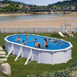 GRE Piscine Ovale Acier Gré Atlantis - 7,30 X 3,75 X 1,30 M -Equipements De Piscine kitprov738 piscine ovale acier gre atlantis 730x375 ambiance