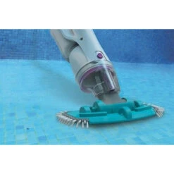 Aspirateur Rechargeable Kokido Telsa 30 Pour Spas Et Petites Piscines -Equipements De Piscine kok 400 8602 aspirateur rechargeable telsa 30 ambiance min 1