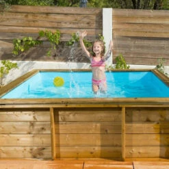 Piscinette Tropic Junior En Bois Pour Enfants 2 X 2 M -Equipements De Piscine piscine bois tropic junior ambiance min