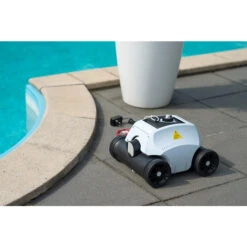 Robot Nettoyeur De Fond De Piscine Ubbink Robotclean Accu -Equipements De Piscine robot accupool terrasse min